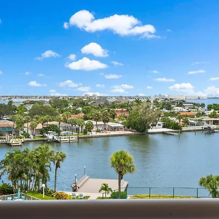 Villa Open - Newly Furnished Penthouse/Views/Amenities/Location